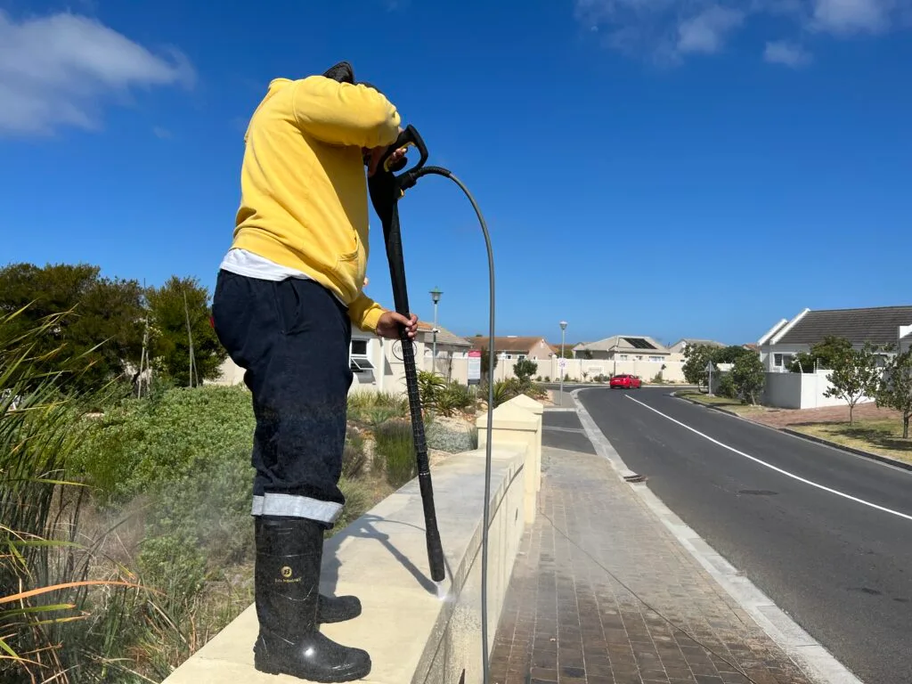 Pressure cleaning of paving from the Top Trimmers gallery