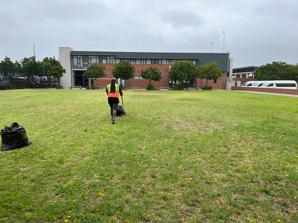 Outdoor maintenance photograph published in the Top Trimmers gallery